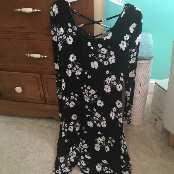 SO Dresses & Skirts - SO Black Long-sleeve Floral Dress